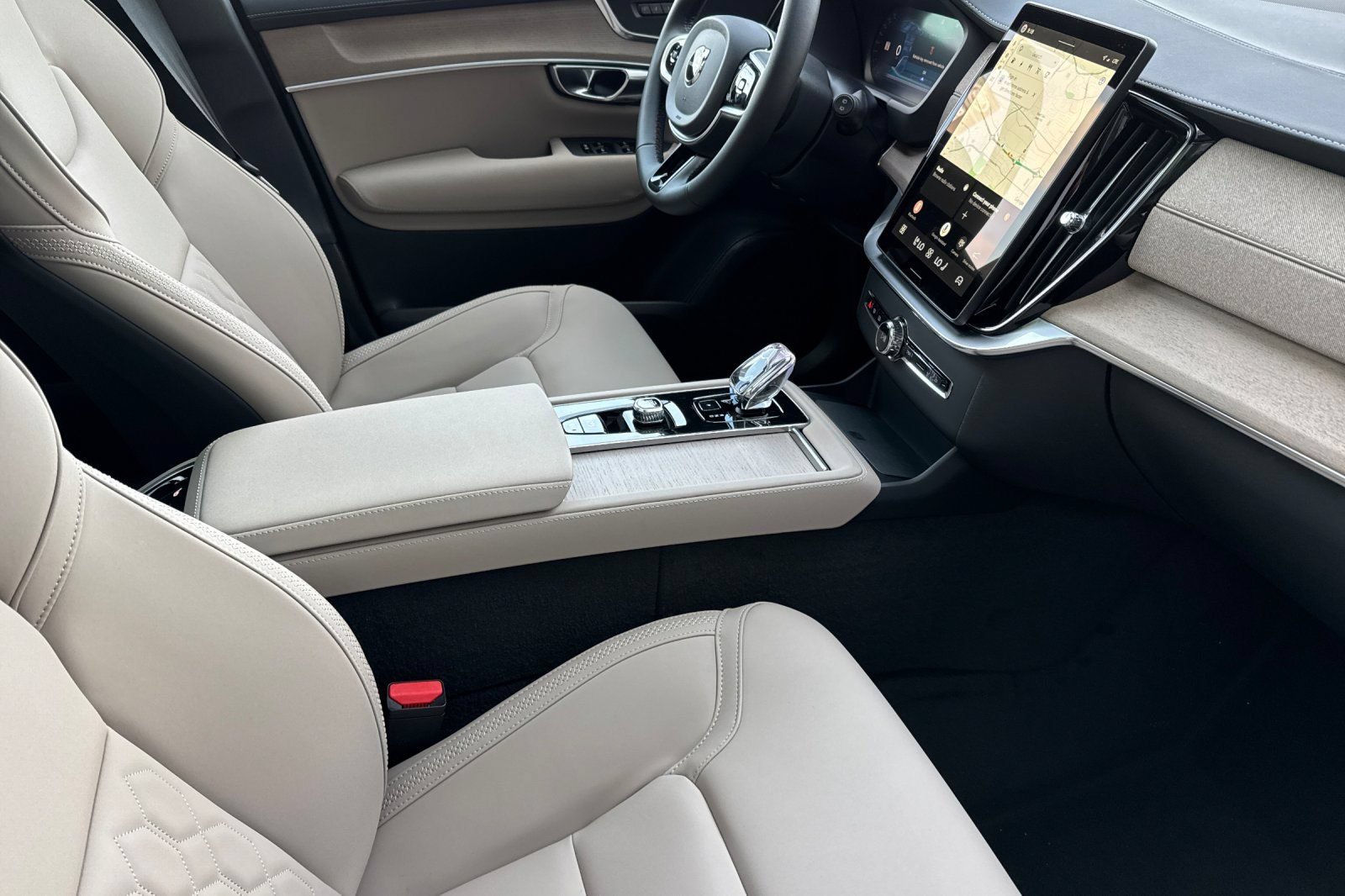 New 2026 Volvo XC90 T8 Plus w/ Protection Package AWD/4WD image 17