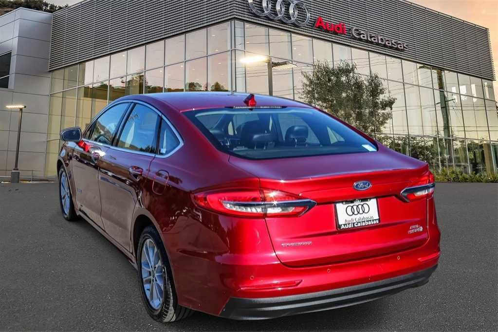 Used 2019 Ford Fusion SEL image 2