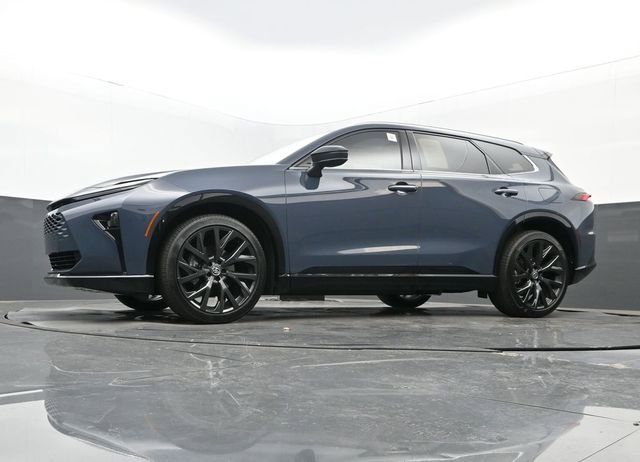 Used 2025 Toyota Crown Signia w/ Advanced Technology Package image 27