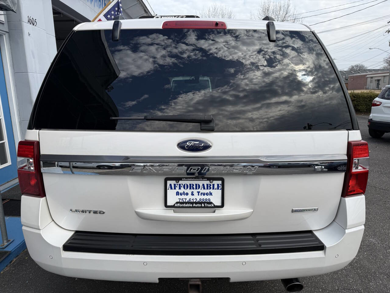 Used 2017 Ford Expedition EL Limited w/ Equipment Group 301A image 10