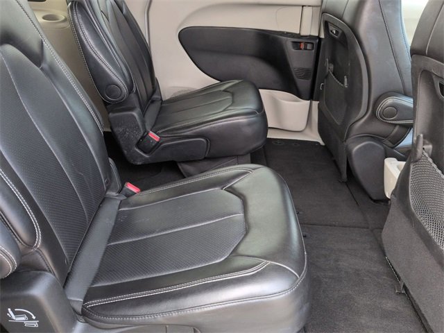 Used 2024 Chrysler Pacifica Touring-L image 28