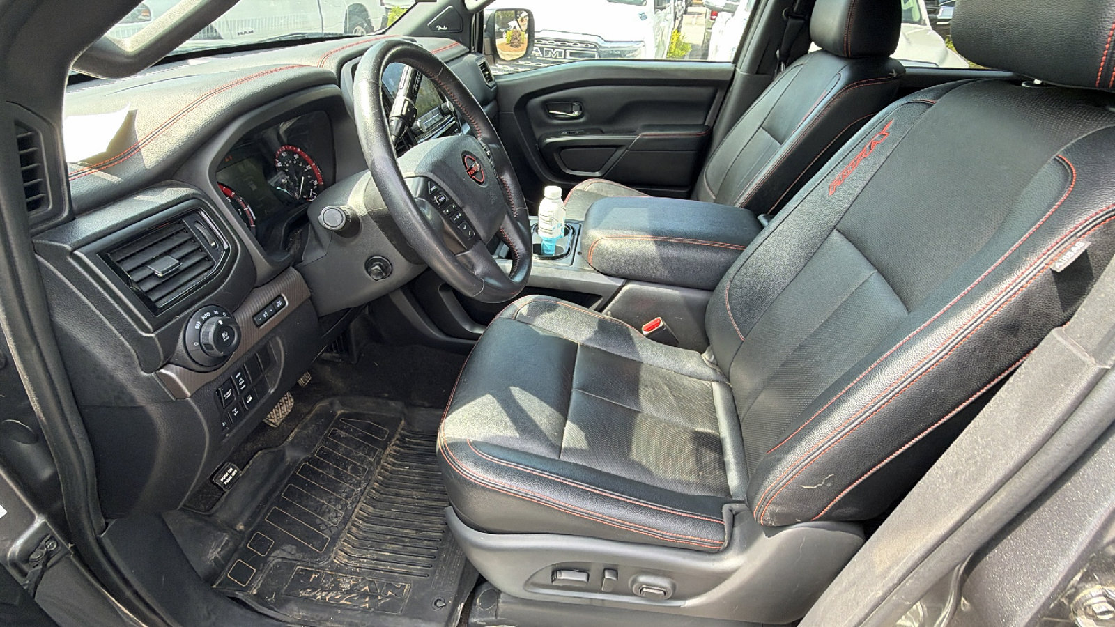Used 2024 Nissan Titan PRO-4X w/ Pro-4x Convenience Package AWD/4WD image 16