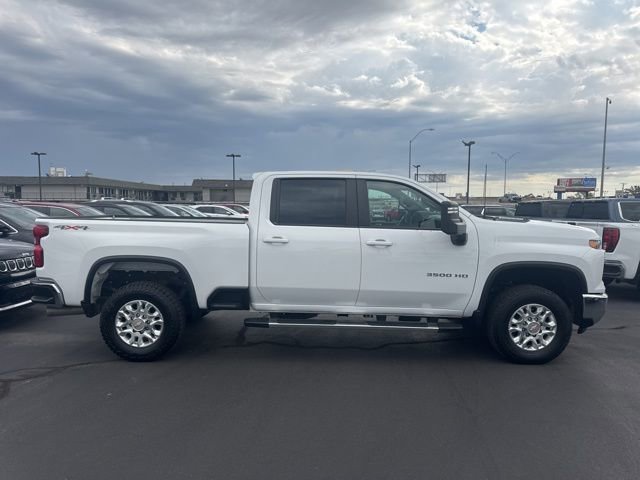 Used 2024 Chevrolet Silverado 3500 LT image 2