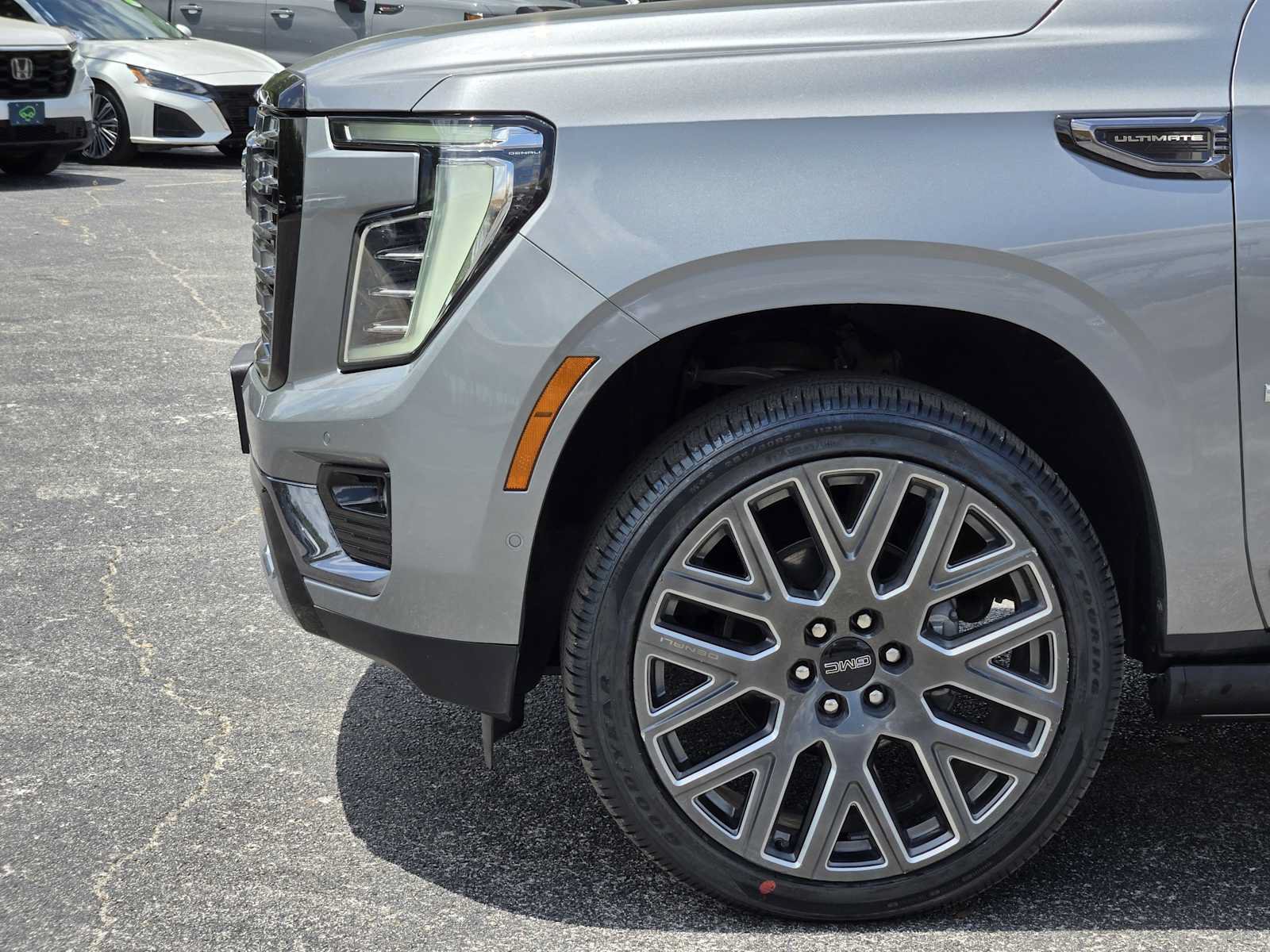 Certified 2025 GMC Yukon Denali Ultimate AWD/4WD image 8