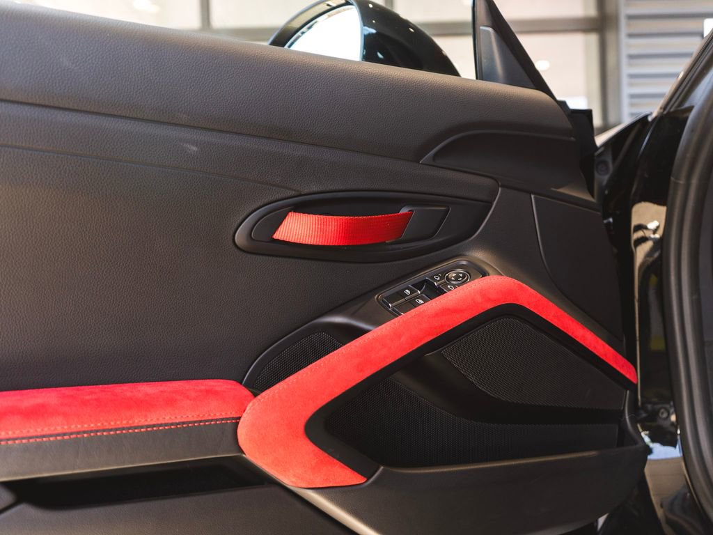 Used 2018 Porsche 911 GT2 RS image 31