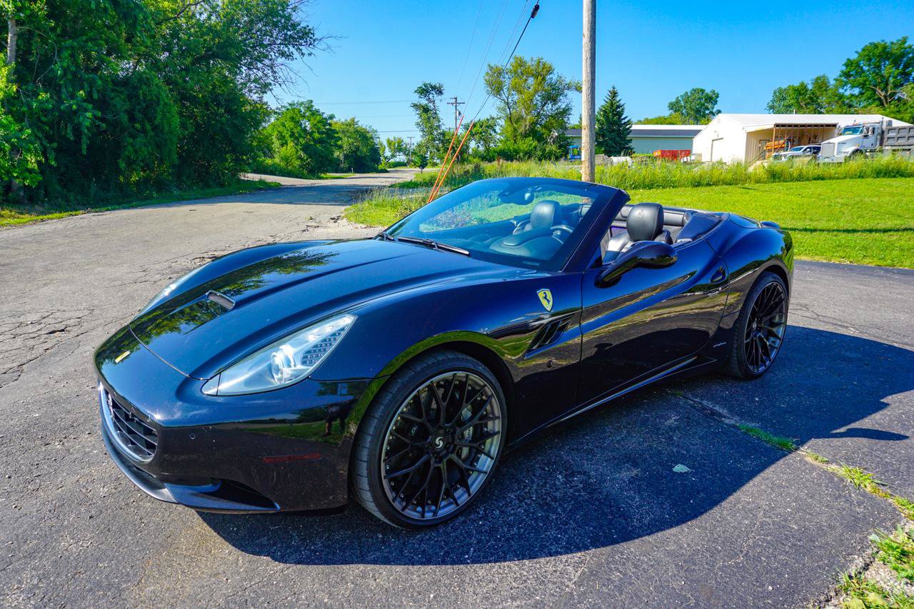 Used 2011 Ferrari California RWD image 17