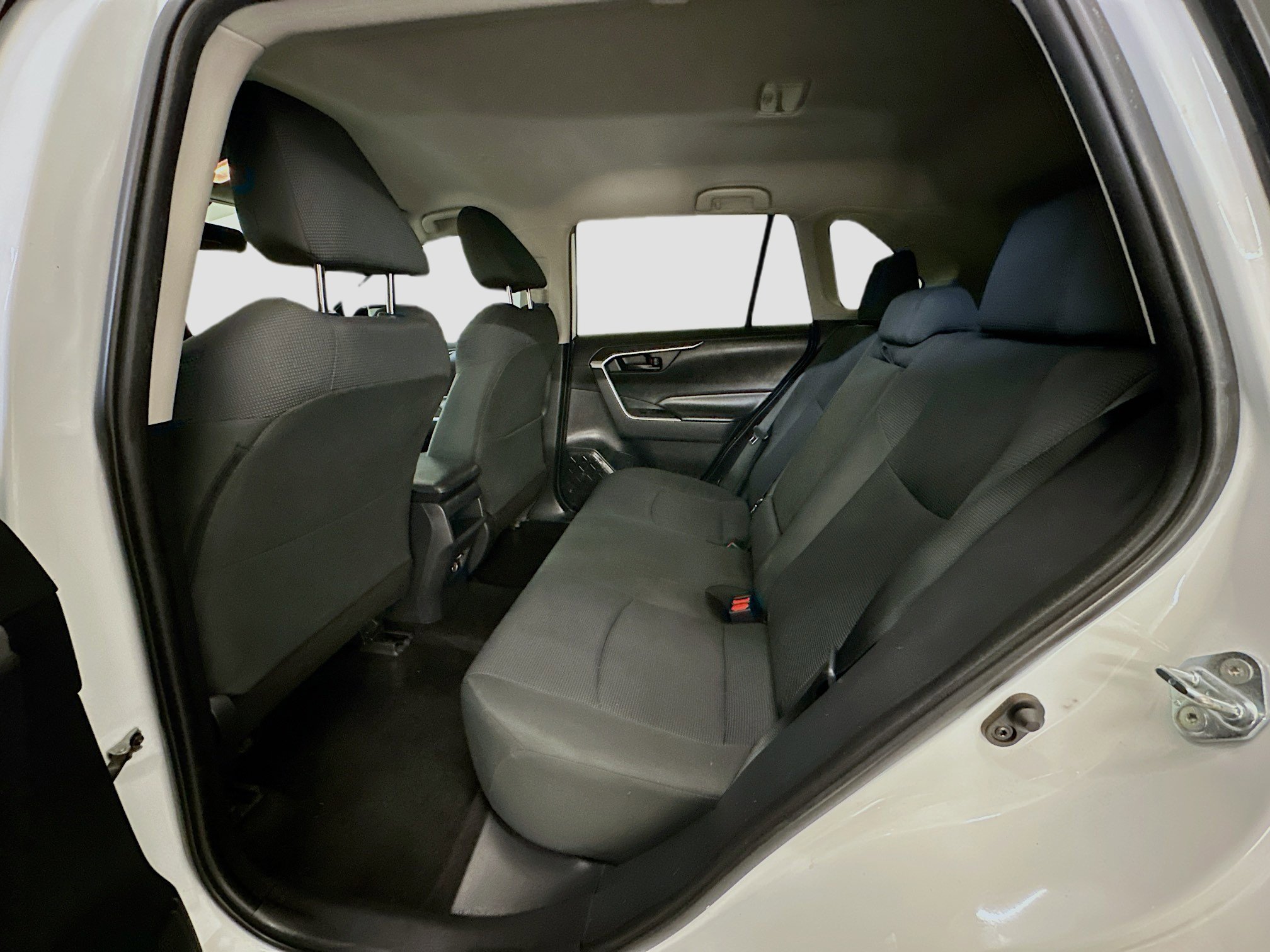 Used 2019 Toyota RAV4 LE image 29