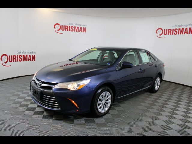 Used 2017 Toyota Camry LE FWD image 3