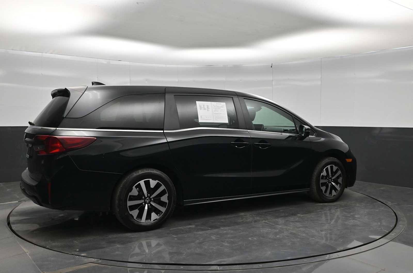 Used 2025 Honda Odyssey EX-L image 8