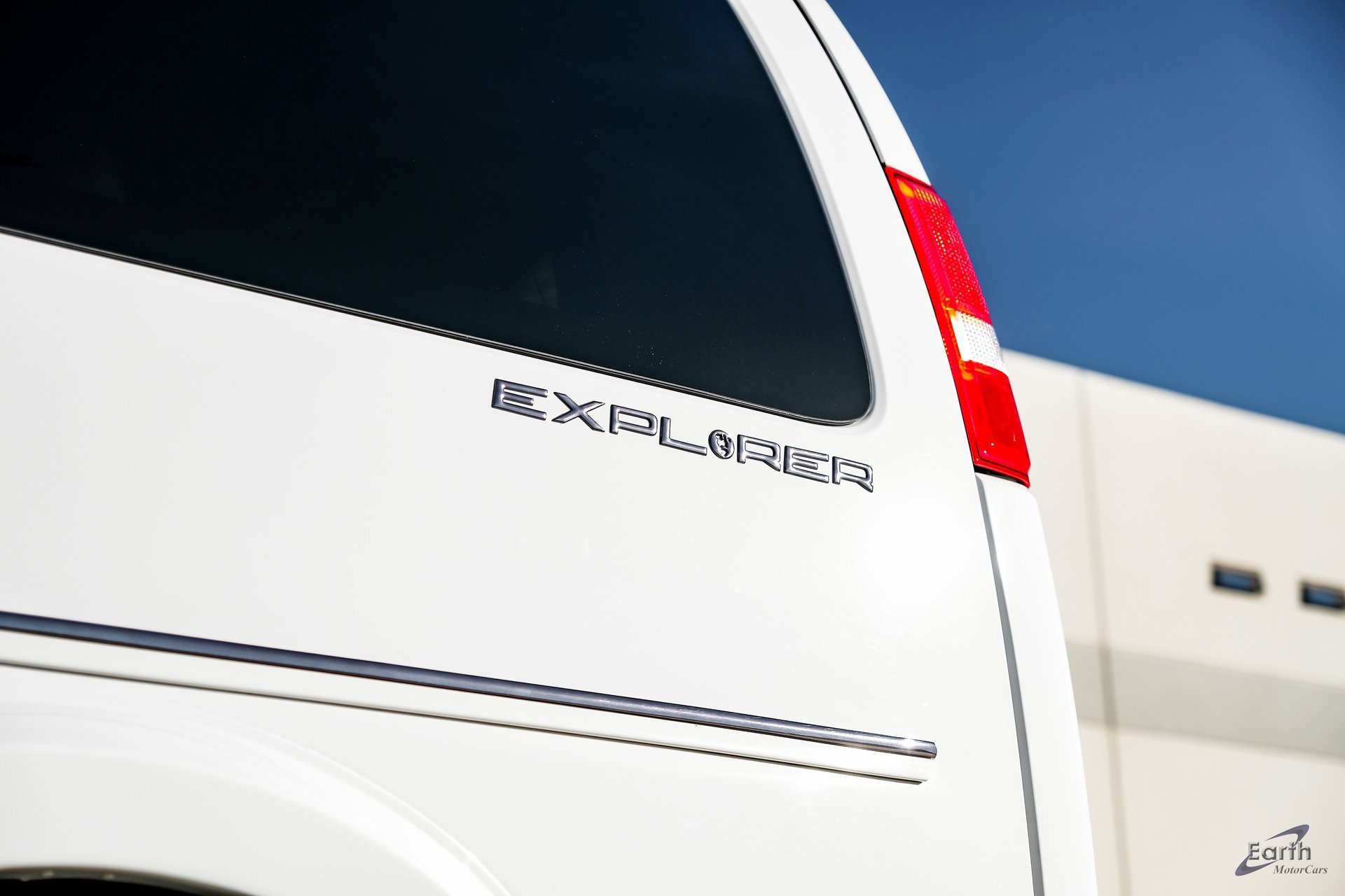 Used 2023 Chevrolet Express 2500 image 29