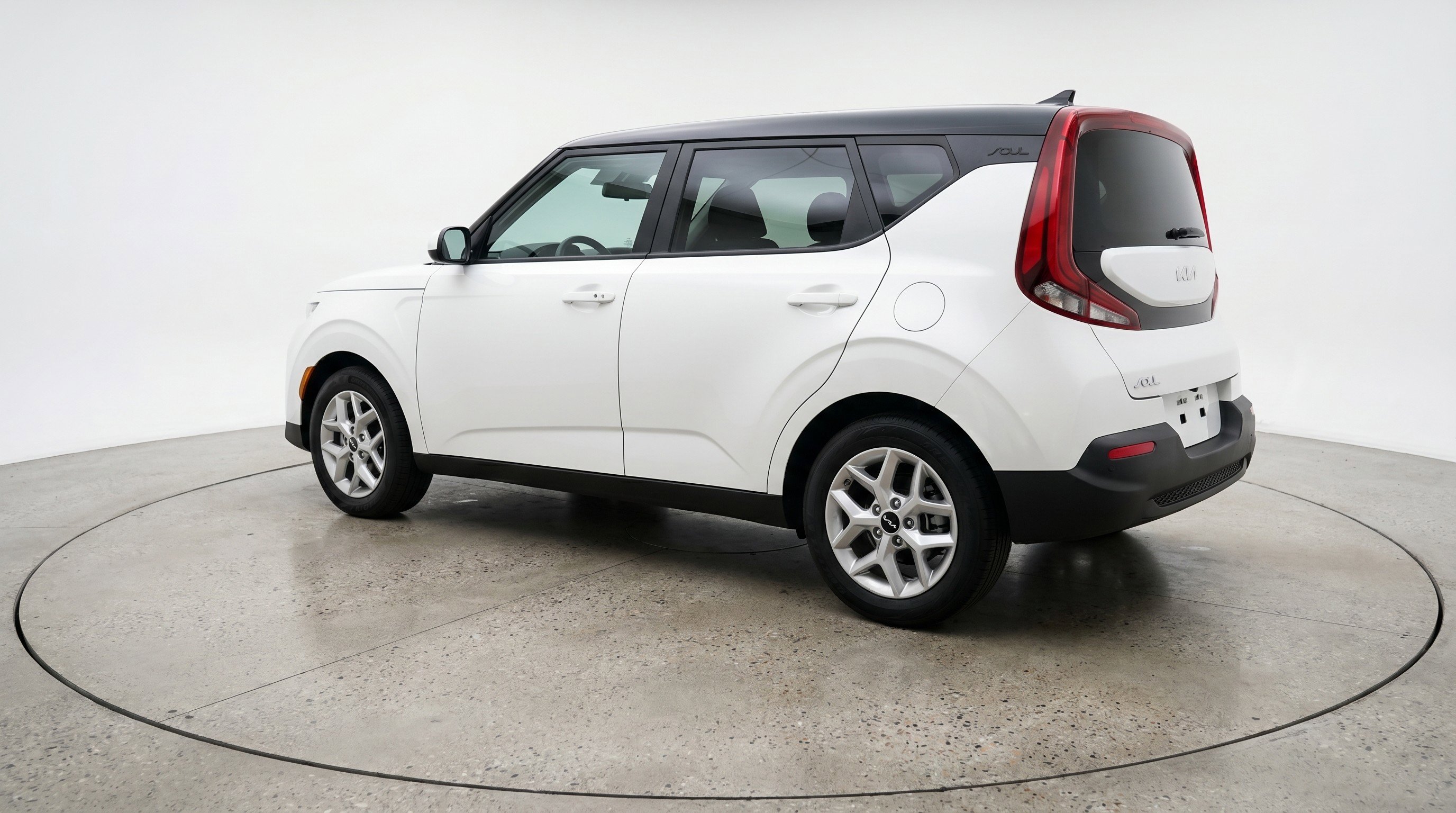 Used 2025 Kia Soul LX w/ LX Technology Package FWD image 6