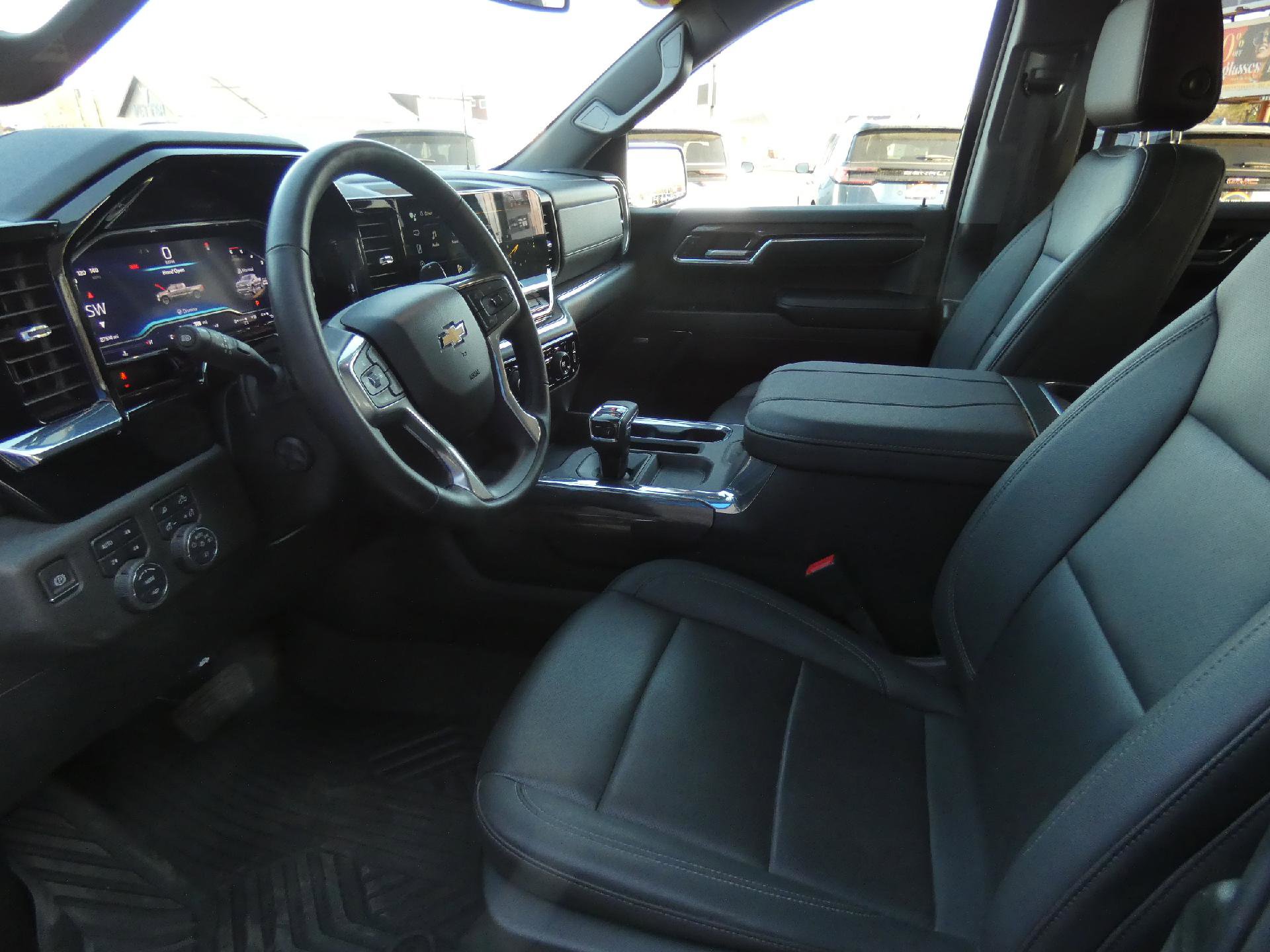 Used 2024 Chevrolet Silverado 1500 LTZ AWD/4WD image 12