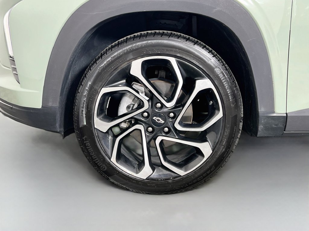 Used 2024 Chevrolet Trax RS w/ Sunroof Package FWD image 30