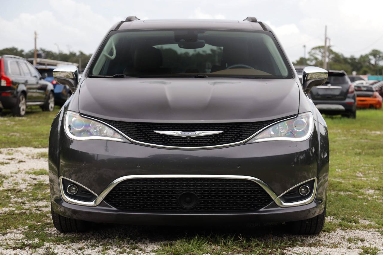 Used 2017 Chrysler Pacifica Limited w/ Advanced Safetytec Group FWD image 18