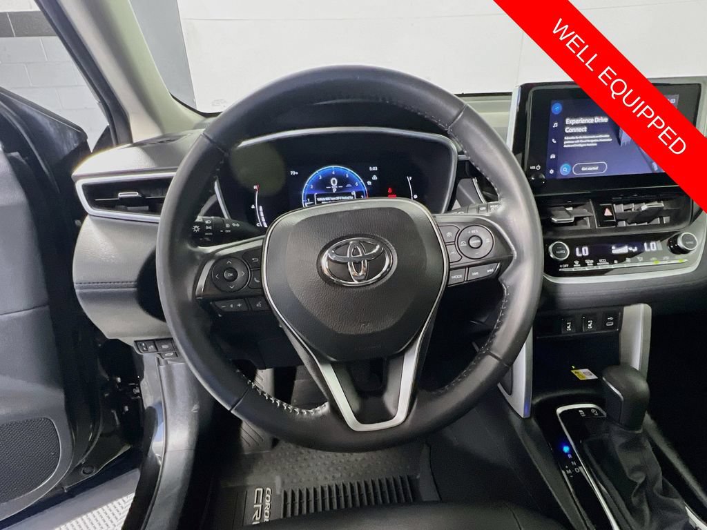 Used 2023 Toyota Corolla Cross XLE w/ Convenience Package FWD image 11