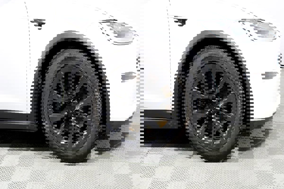 Used 2022 Tesla Model X Plaid image 39