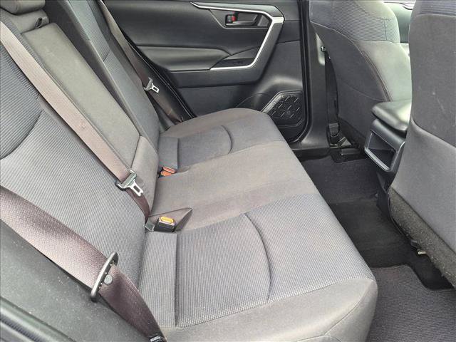 Used 2019 Toyota RAV4 LE FWD image 18