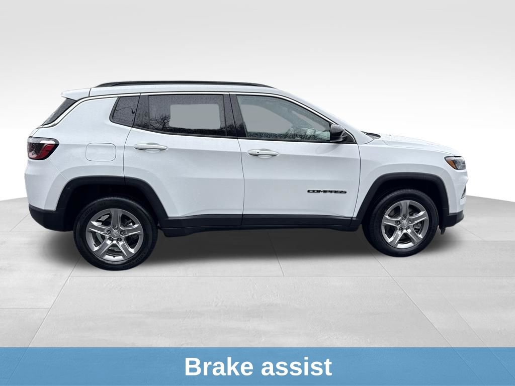 Used 2024 Jeep Compass Latitude image 9