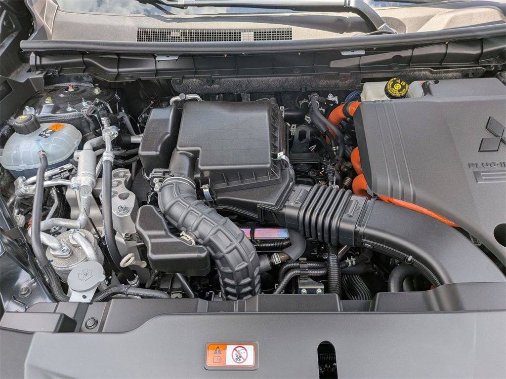 New 2025 Mitsubishi Outlander SE image 32