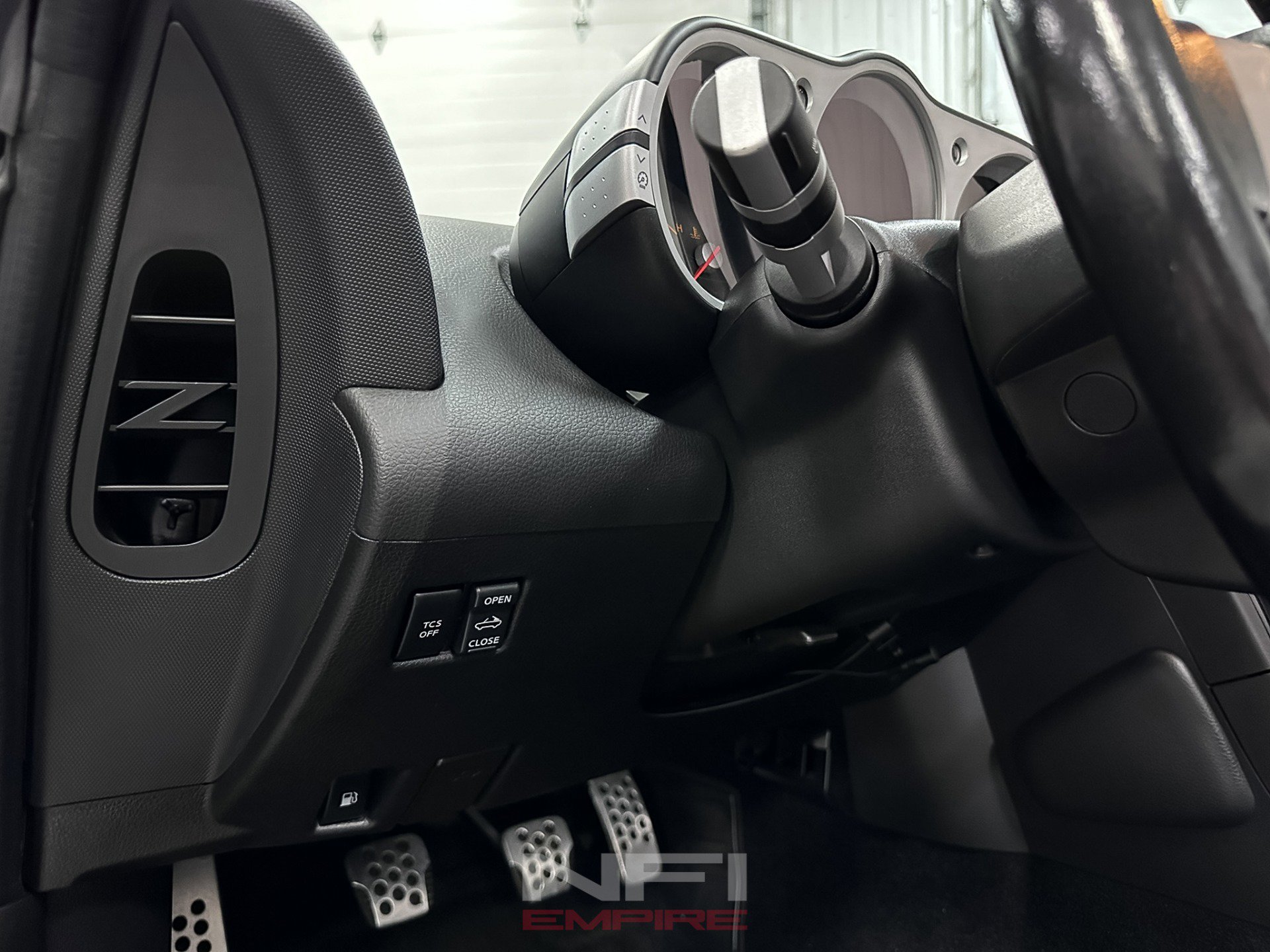 Used 2004 Nissan 350Z Touring image 32