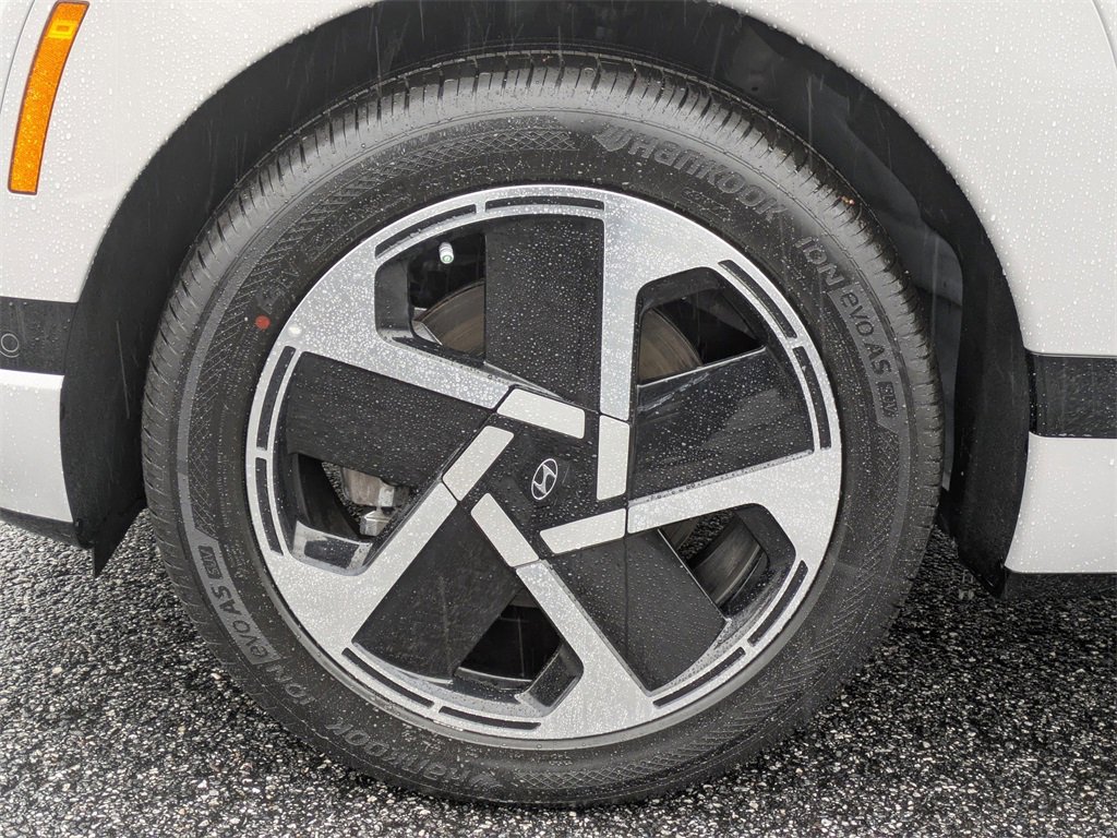 Certified 2026 Hyundai Ioniq 9 Calligraphy image 13