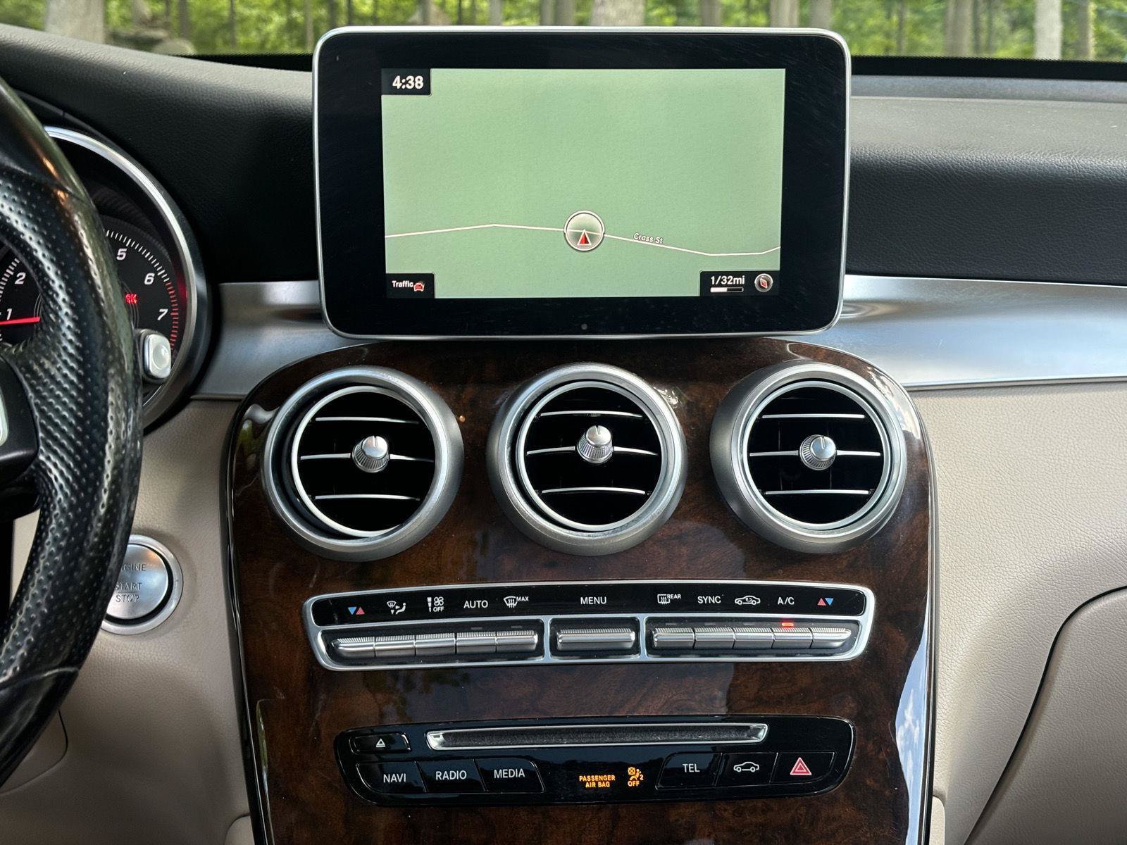 Used 2017 Mercedes-Benz GLC 300 4MATIC image 7