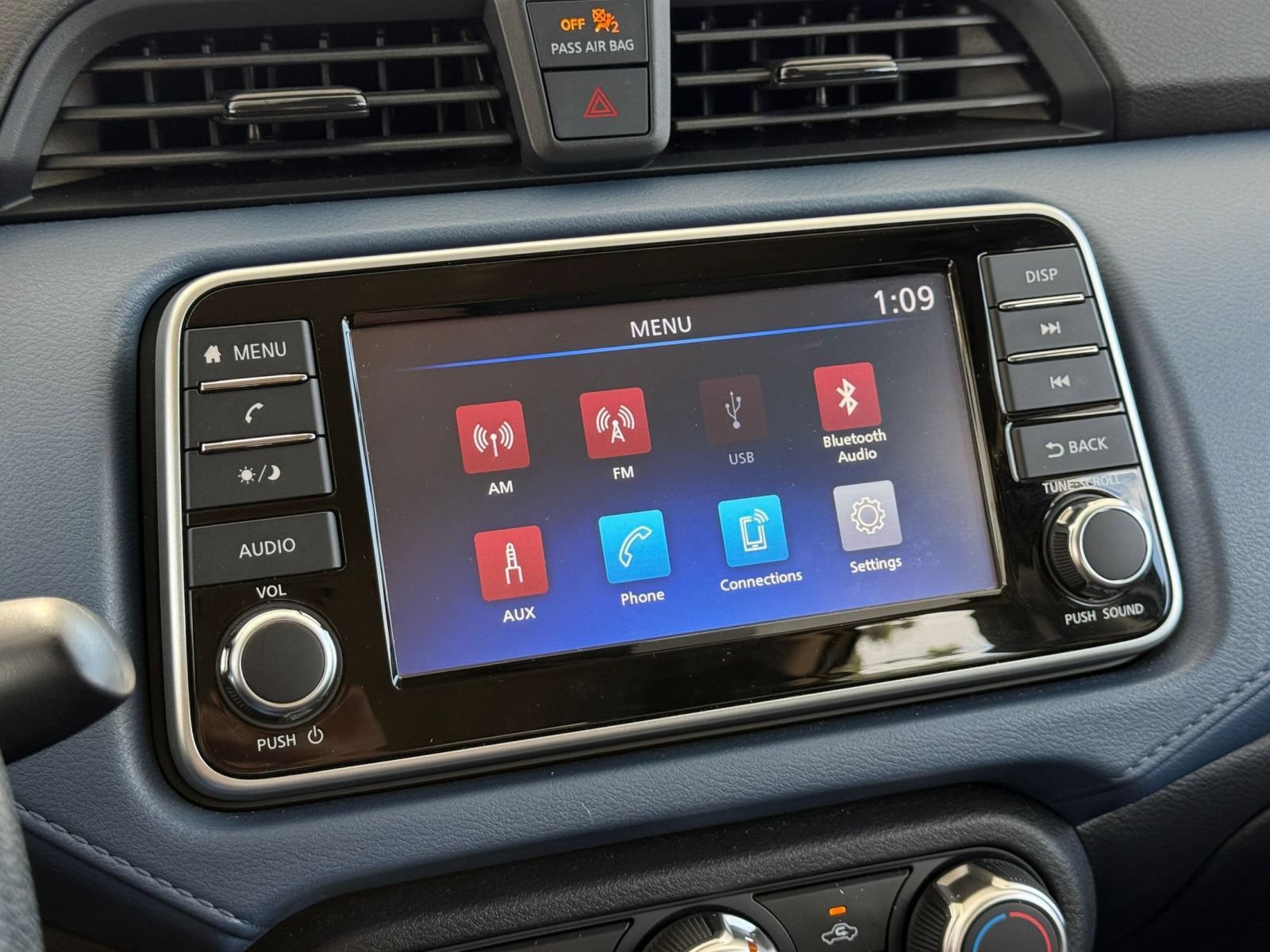 Used 2025 Nissan Versa SV FWD image 16