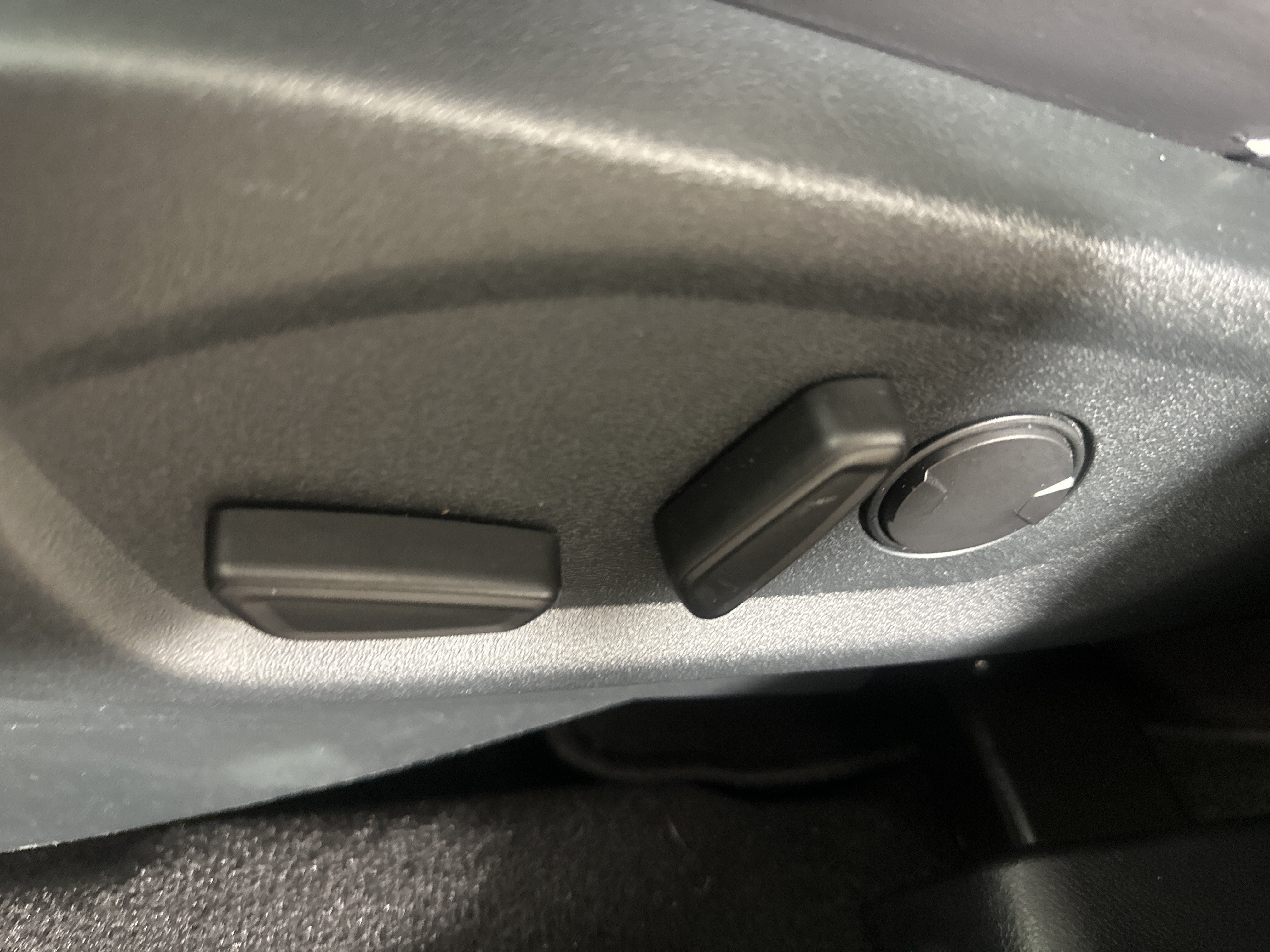 Used 2019 Ford Explorer XLT w/ Equipment Group 202A AWD/4WD image 10