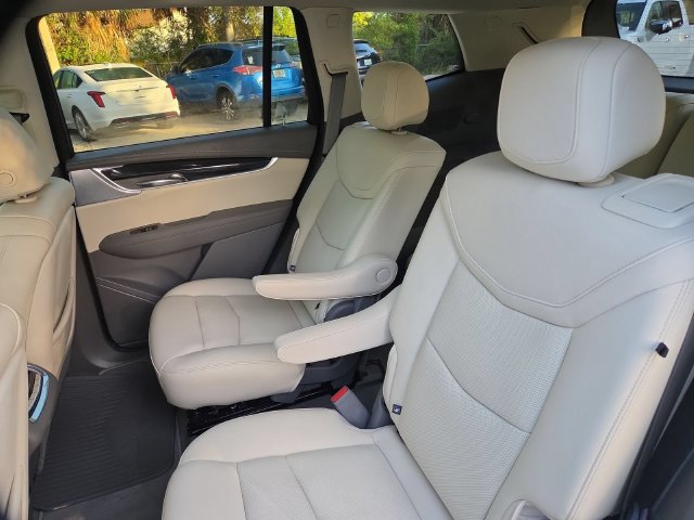 Certified 2025 Cadillac XT6 Premium Luxury w/ Technology Package FWD image 25