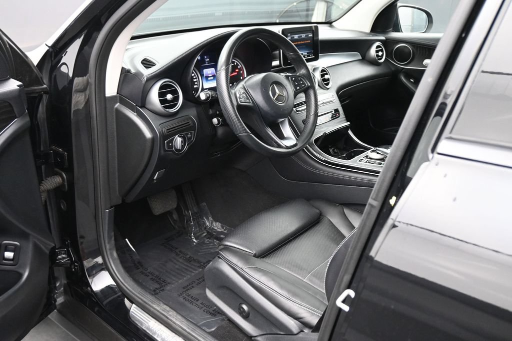 Used 2016 Mercedes-Benz GLC 300 image 2
