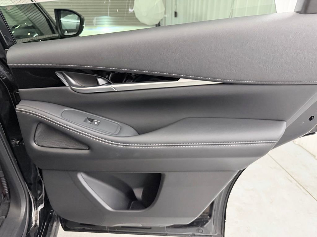 Certified 2025 INFINITI QX60 Pure image 38