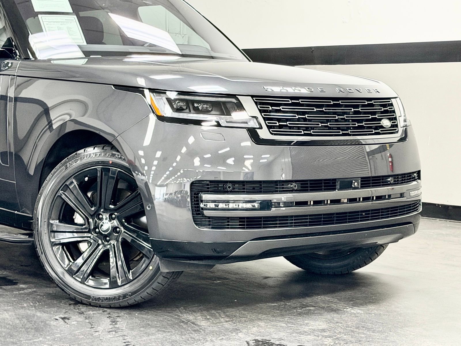 Used 2023 Land Rover Range Rover SE AWD/4WD image 3
