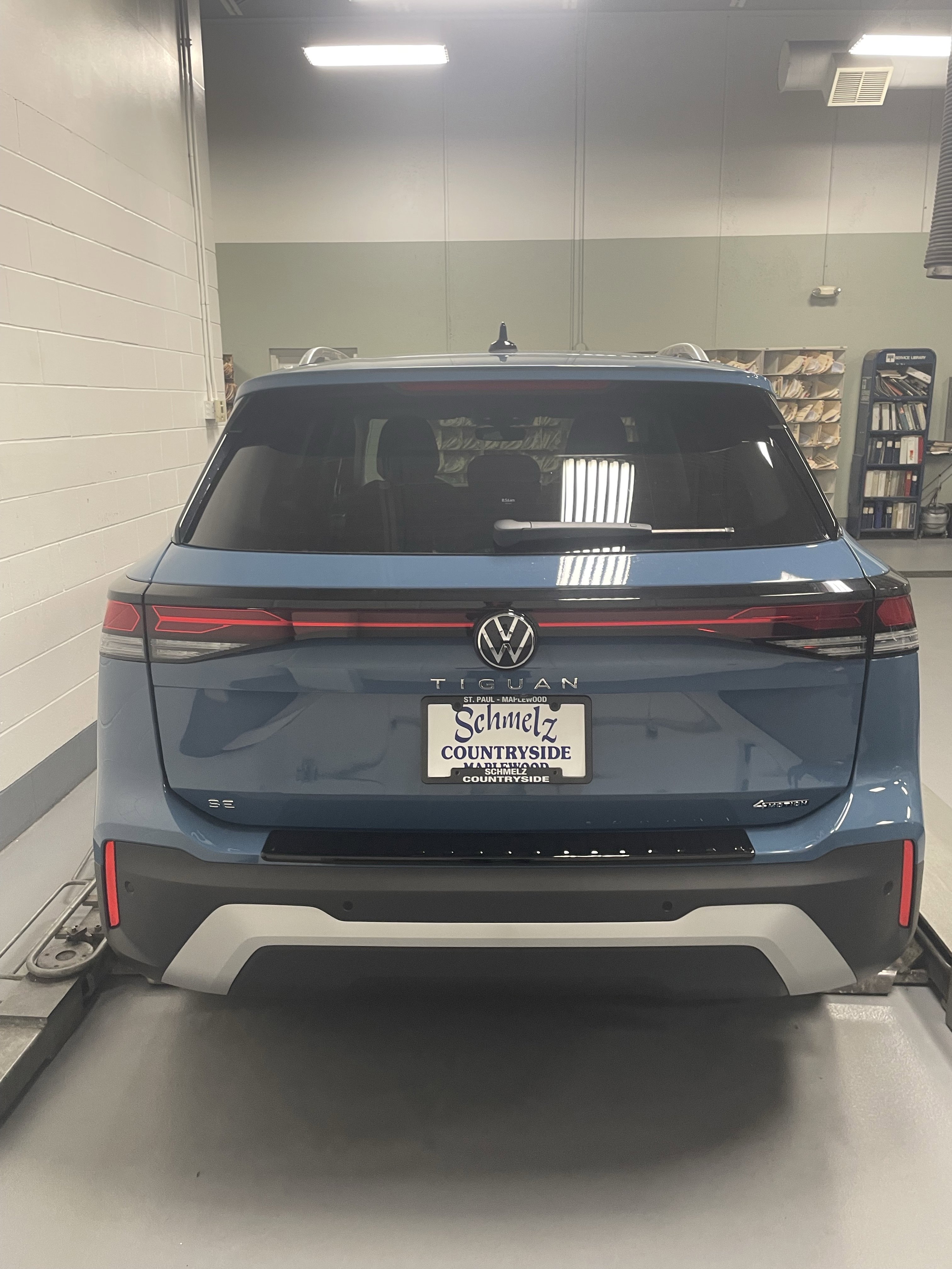 New 2025 Volkswagen Tiguan SE image 3