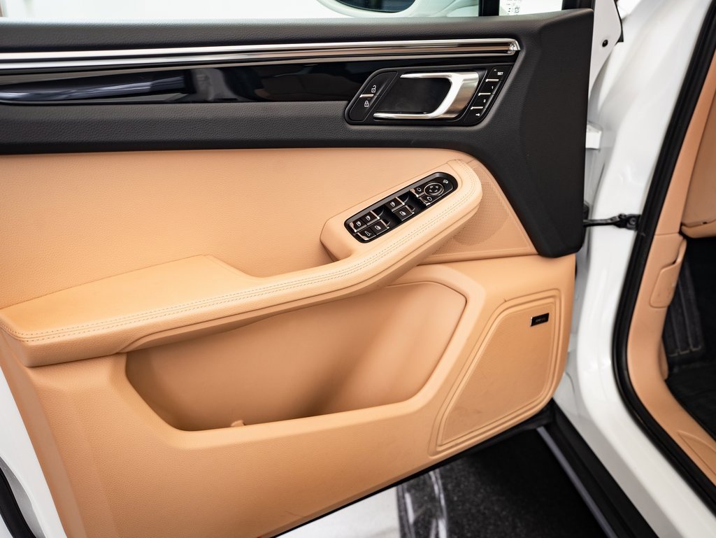 Certified 2024 Porsche Macan image 22