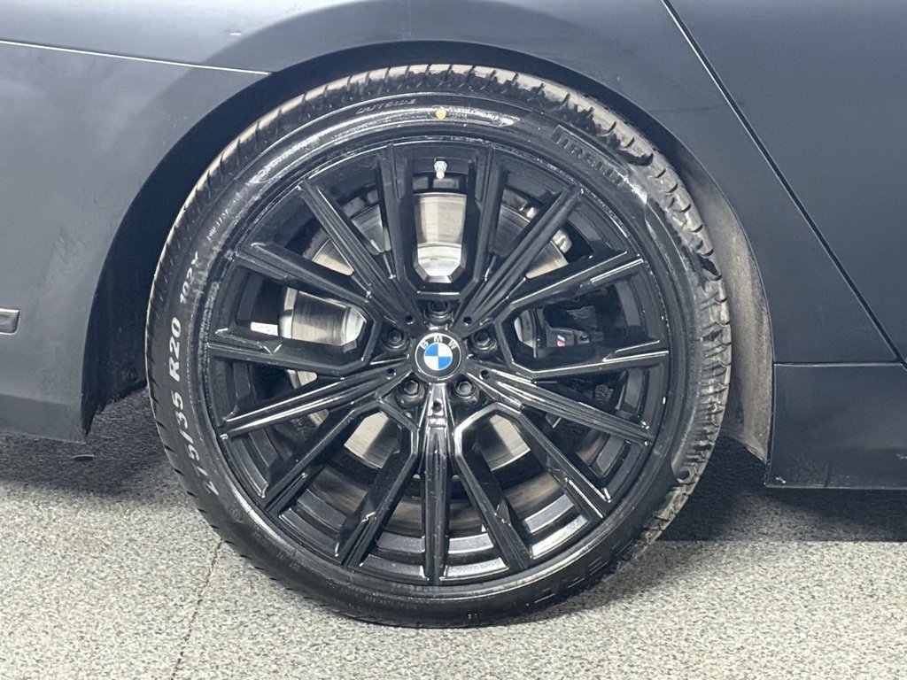 Used 2022 BMW 750i xDrive w/ Luxury Rear Seating Package image 8