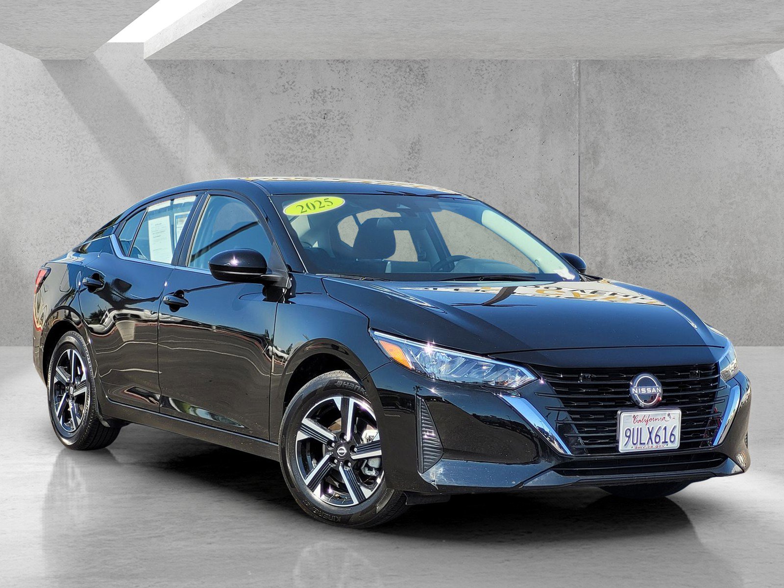 Used 2025 Nissan Sentra SV image 1