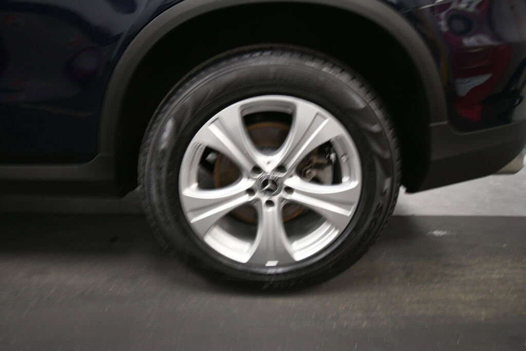 Used 2018 Mercedes-Benz GLC 300 4MATIC image 34