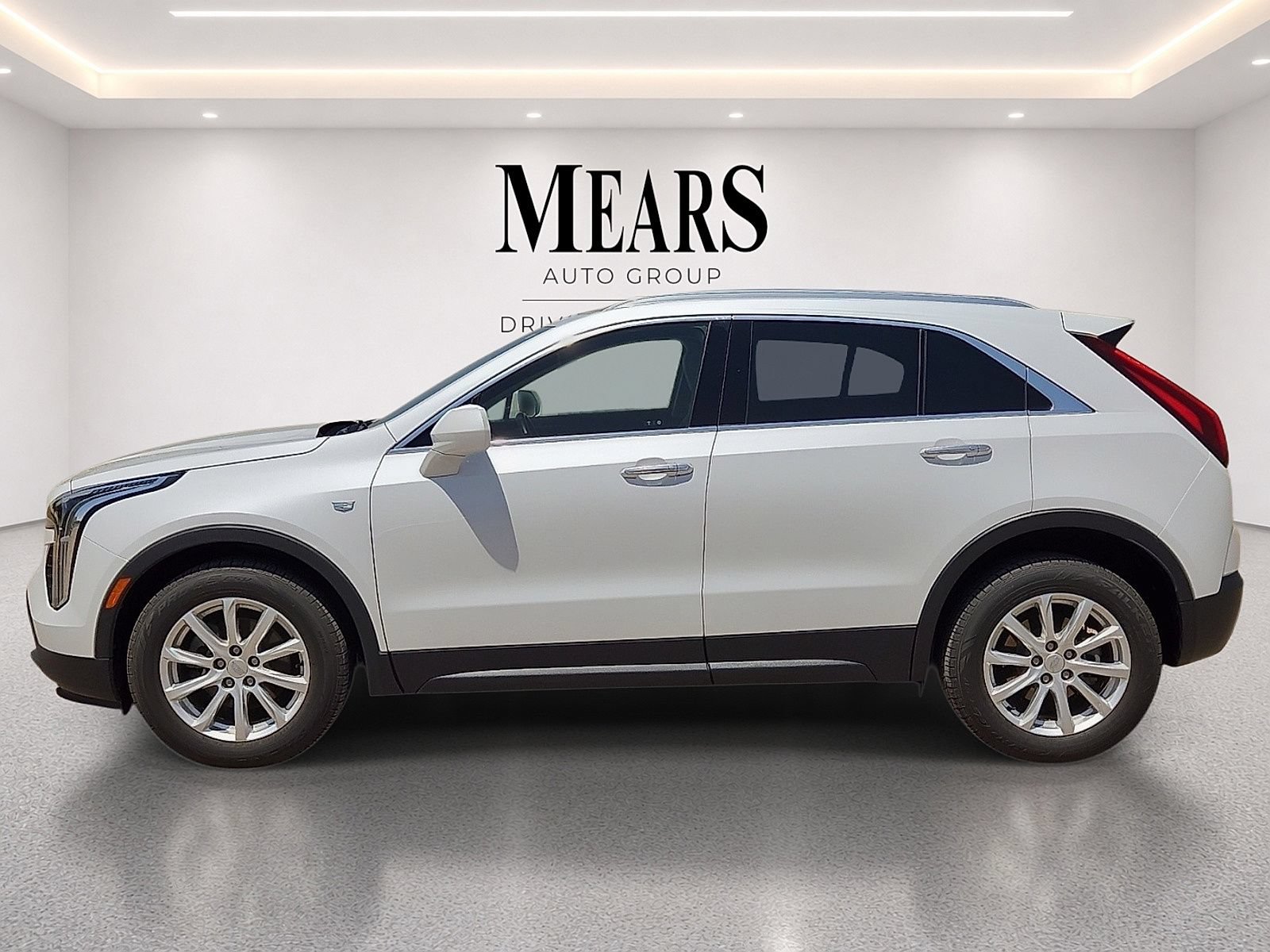 Used 2019 Cadillac XT4 Luxury FWD image 2
