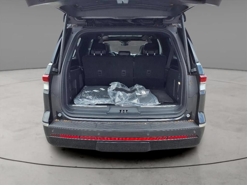 Used 2024 Lincoln Navigator L Reserve AWD/4WD image 11