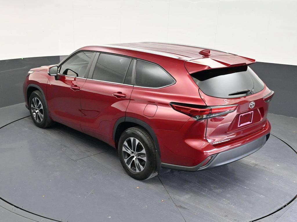 Used 2023 Toyota Highlander XLE FWD image 14