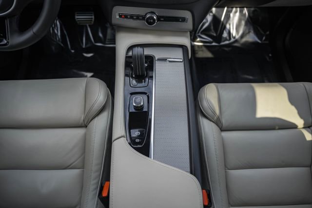 Used 2022 Volvo XC90 T8 R-Design w/ Advanced Package image 25