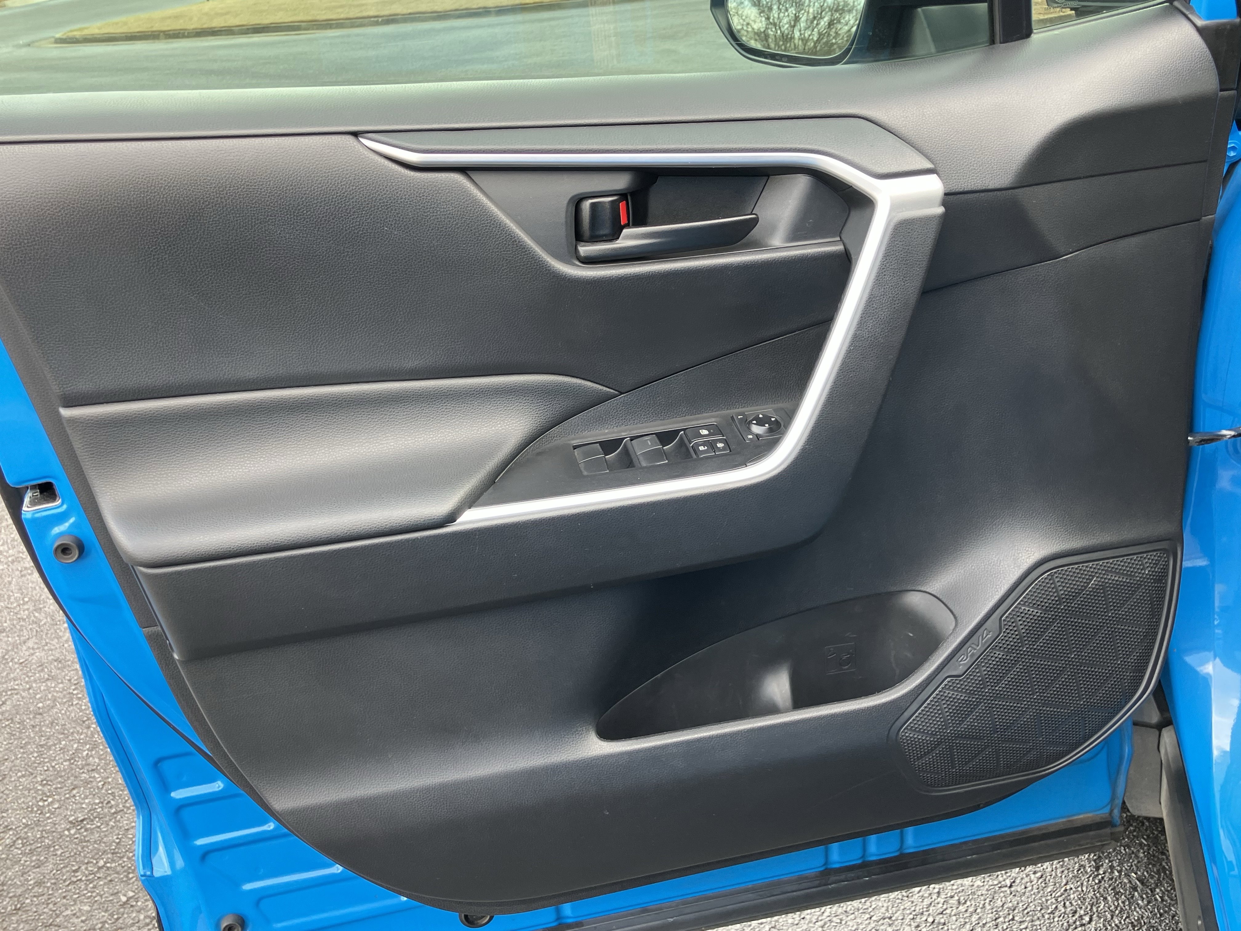 Used 2021 Toyota RAV4 LE image 14