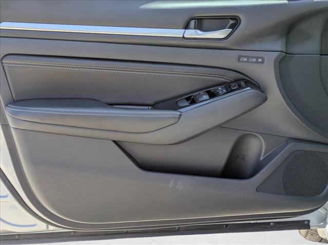 Used 2022 Nissan Altima 2.5 Platinum AWD/4WD image 11