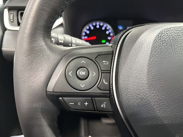 Used 2021 Toyota RAV4 XLE Premium image 19