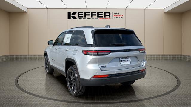 New 2025 Jeep Grand Cherokee Altitude image 3