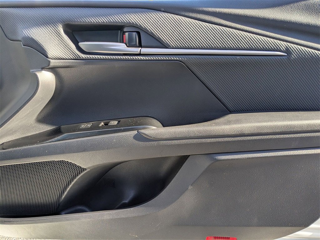 Used 2025 Toyota Camry SE image 35
