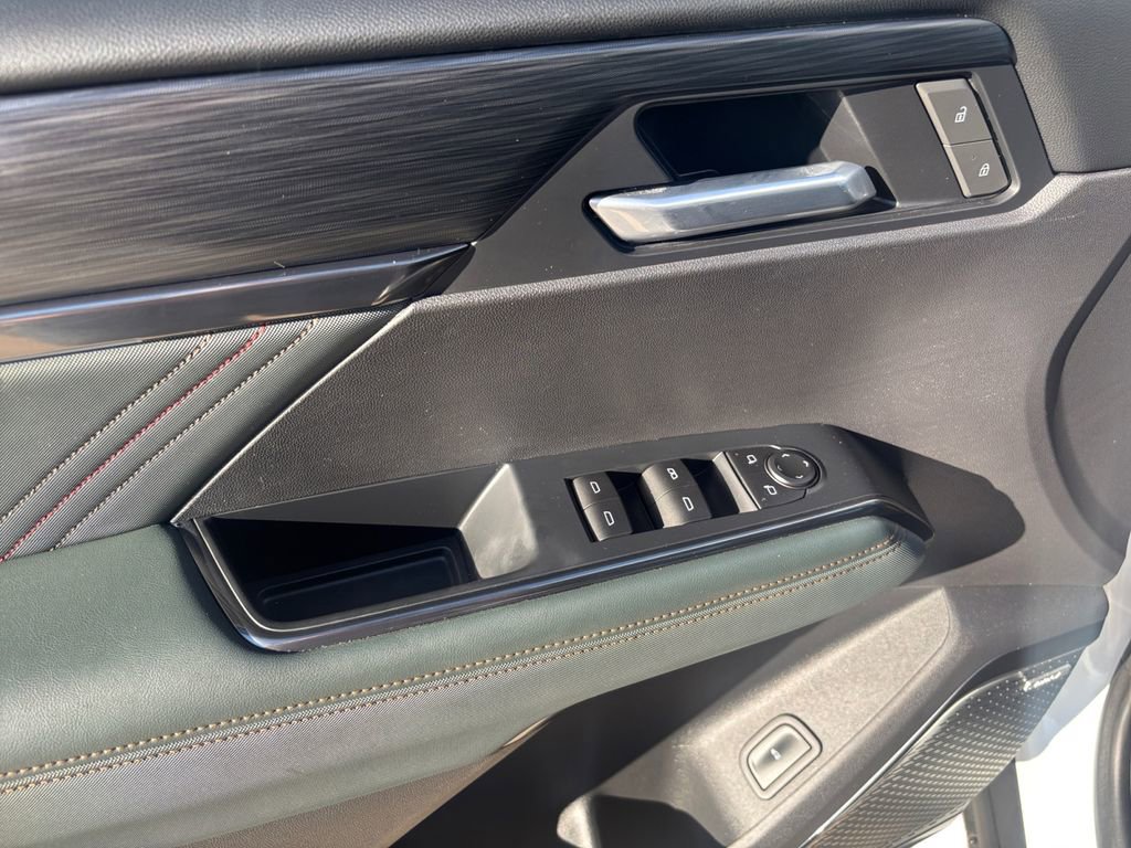 Used 2025 GMC Acadia AT4 w/ Super Cruise Package image 23