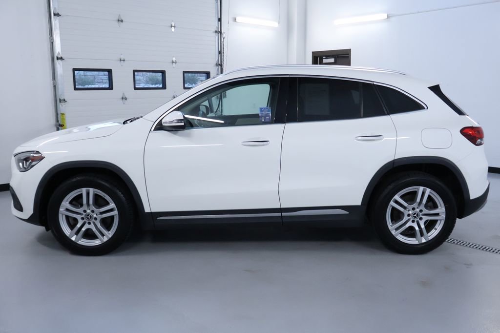Used 2021 Mercedes-Benz GLA 250 4MATIC w/ Premium Package image 4