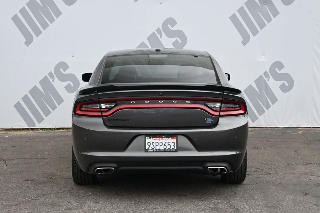 Used 2018 Dodge Charger SXT w/ Blacktop Package RWD image 5