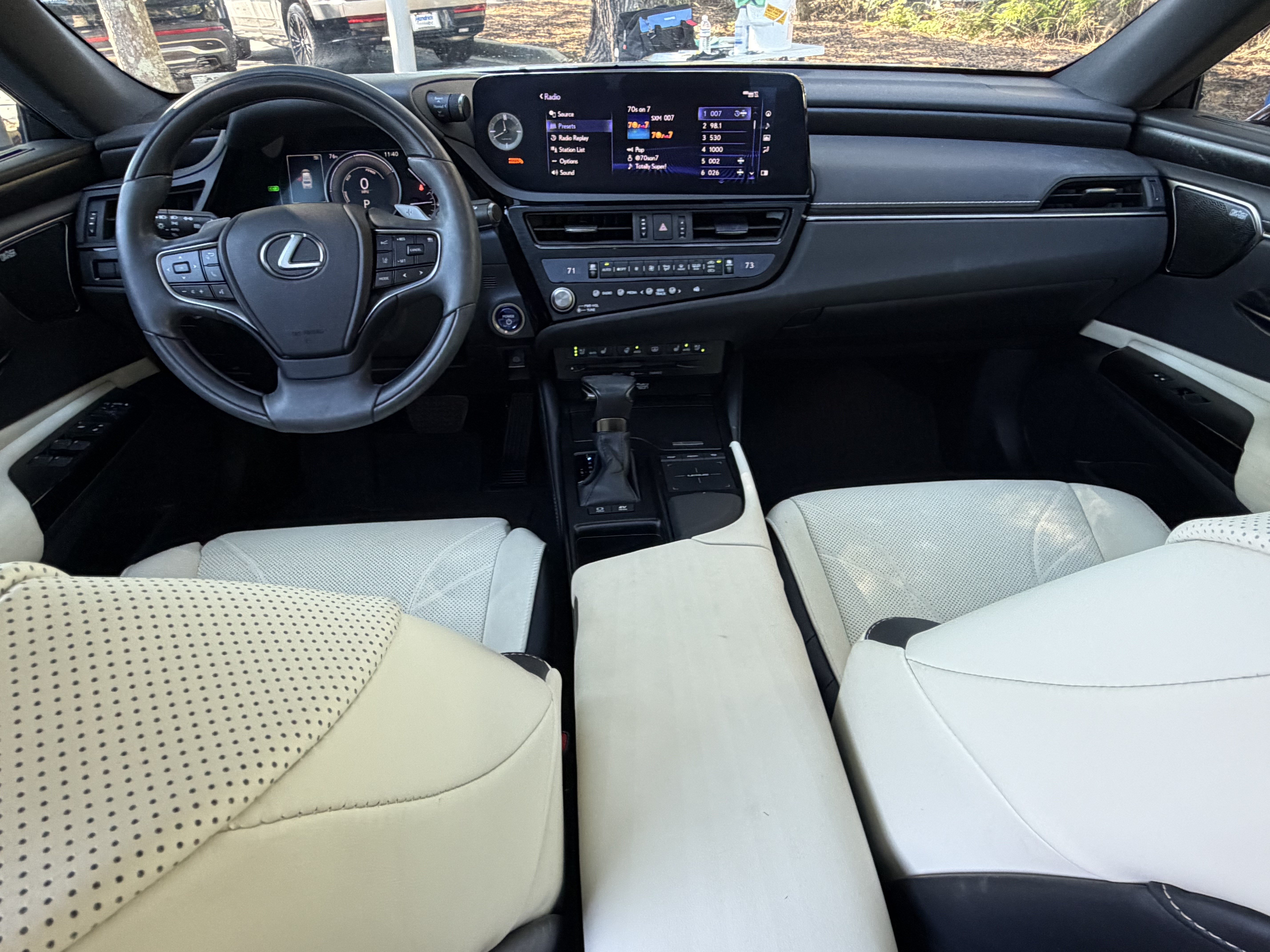 Used 2022 Lexus ES 300h Ultra Luxury FWD image 34